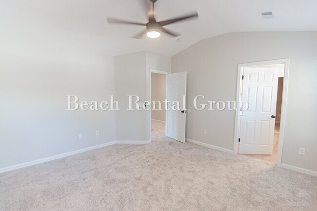 Building Photo - 4 Bedroom in Loris with Screened Patio