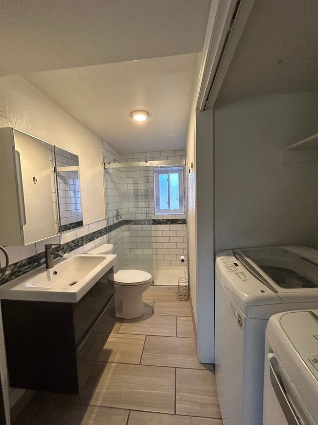 Building Photo - Stunning 4 BR/2 BA Morrison Home!!