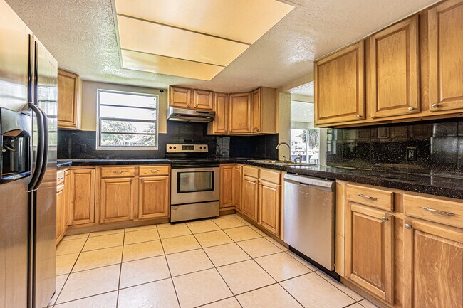 Building Photo - 4149 Floramar Ter