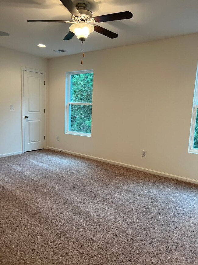 Building Photo - Coming Soon - Lovely 2 Bedroom 2.5 Bath To...