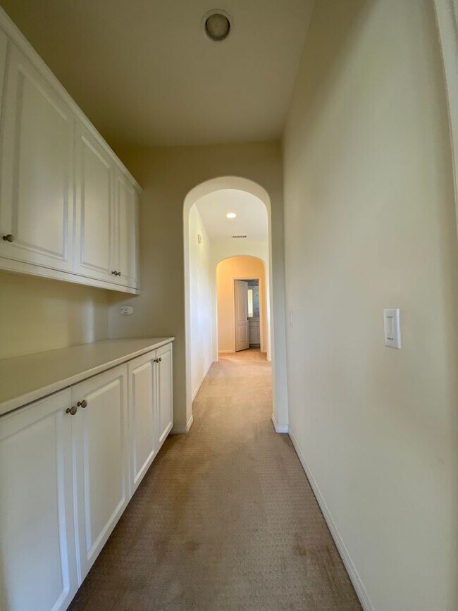 Building Photo - 254 Flyers Ln