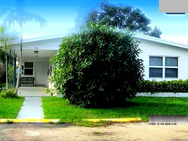 Building Photo - 131 NE 19th Ave