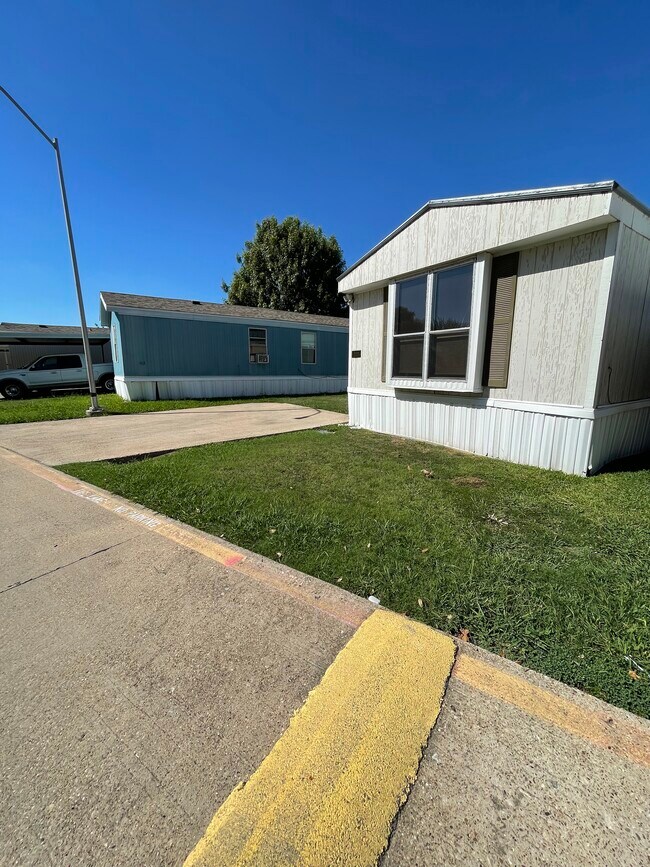 Building Photo - 3049 Pheasant Glen Dr