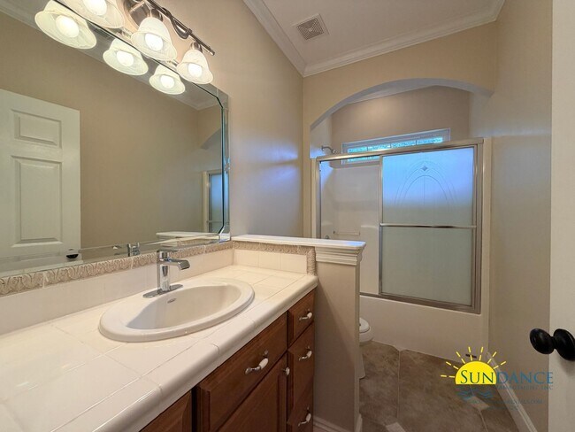 Building Photo - 213 Golf Course Dr