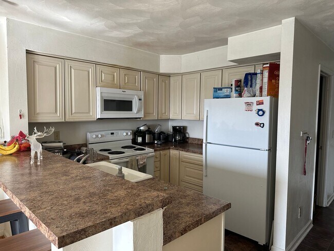Building Photo - Spacious 4bd/2ba Apartment at Hunters Ridge Condominium