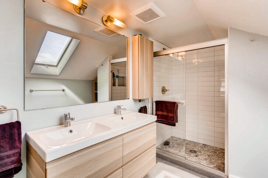 Master Bathroom - 1815 N Simpson St