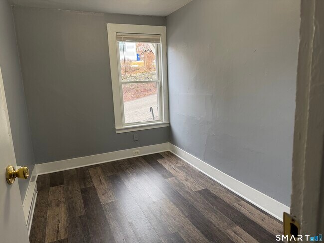 Building Photo - 112 Rockwell St