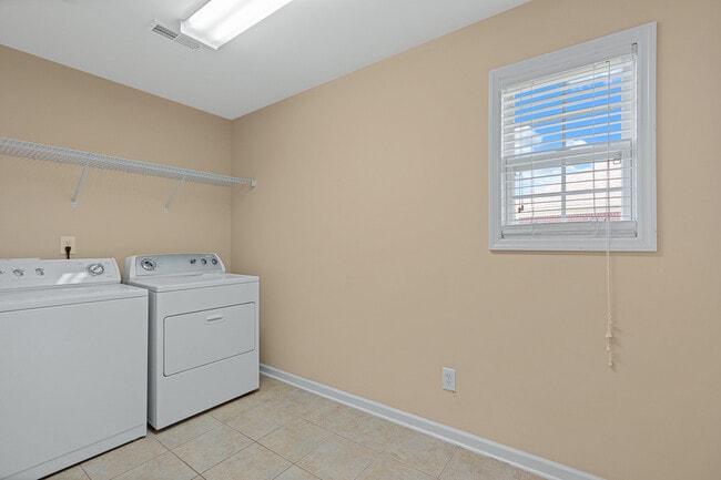 Building Photo - 2758 Slate Dr SW