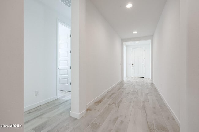 Building Photo - 7680 W Honeysuckle Dr