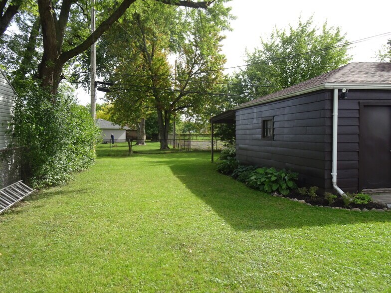 Building Photo - 615 Starin Ave