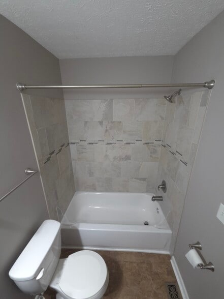 Main bathroom - 366 E Mithoff St