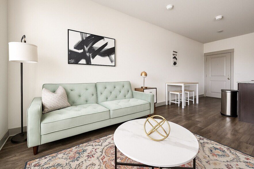 Building Photo - 111 E 4th St