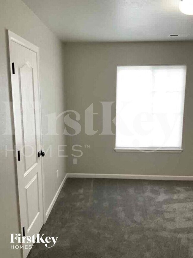 Building Photo - 6871 Kasson Dr