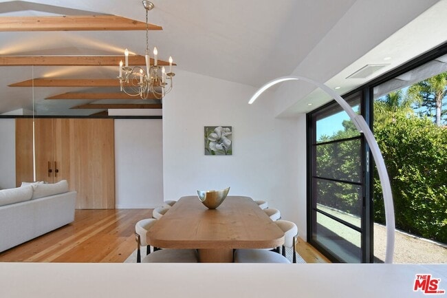 Building Photo - 2145 Linda Flora Dr