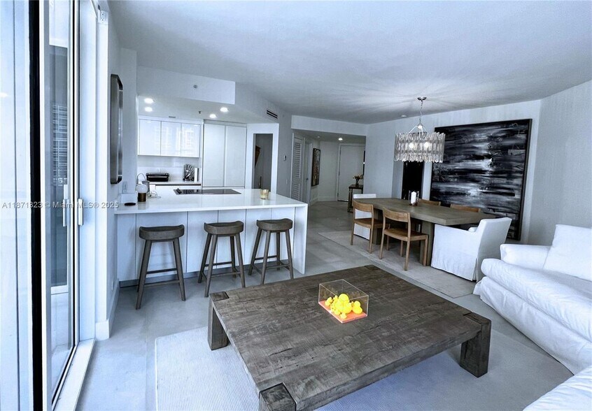 Primary Photo - 701 Brickell Key Dr