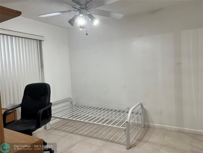 Building Photo - 7400 SW 37 Ct