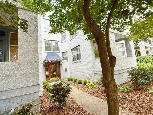 Building Photo - **BEST DEAL**Ghent -2 Bedroom condo 2nd Fl...
