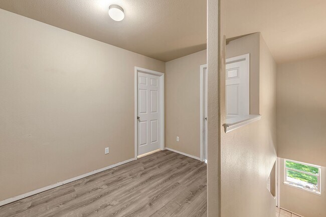 Building Photo - Spacious Multi-Level Townhome in Brookwillow