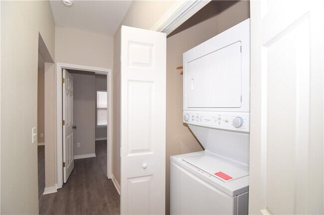 Building Photo - 3010 SE J St