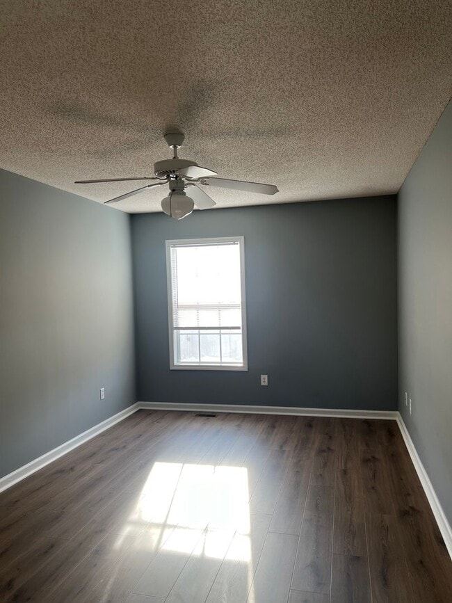 Building Photo - 107 S Spring View Dr