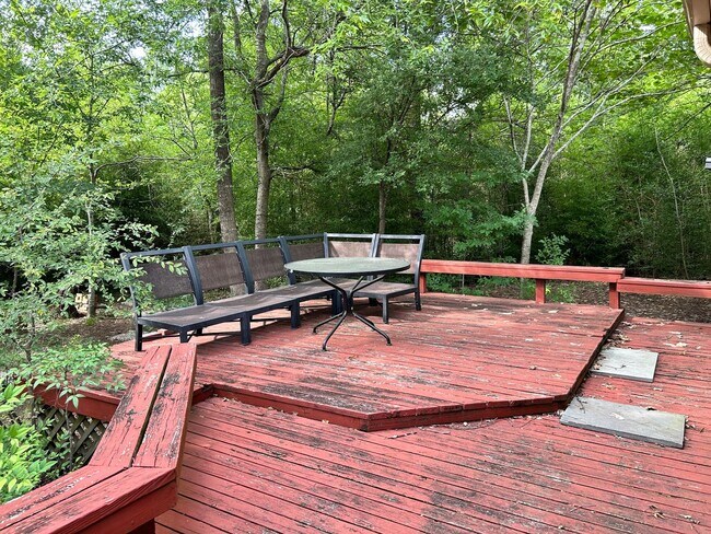 Building Photo - 3 Bedroom 2.5 Bath Home Tucked in Cul-de-sac!! Available NOW!
