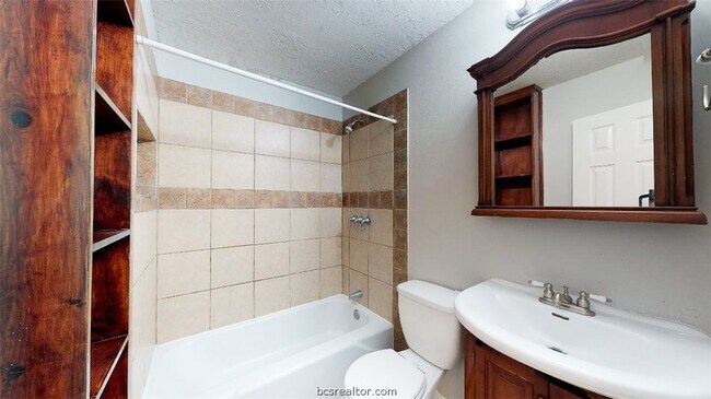 Building Photo - 1418 Magnolia Dr