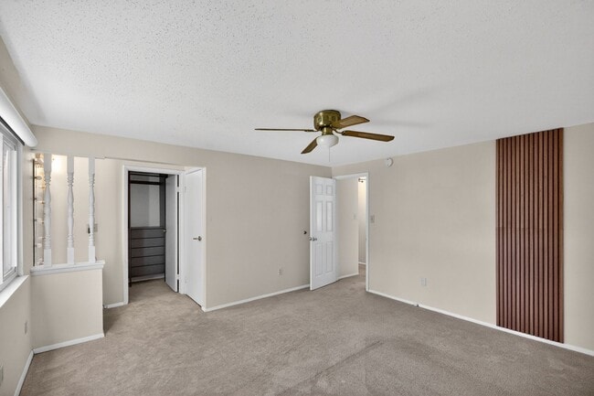 Building Photo - Bright and spacious 4Bd/2.5Bth haven located in a peaceful cul-de-sac!