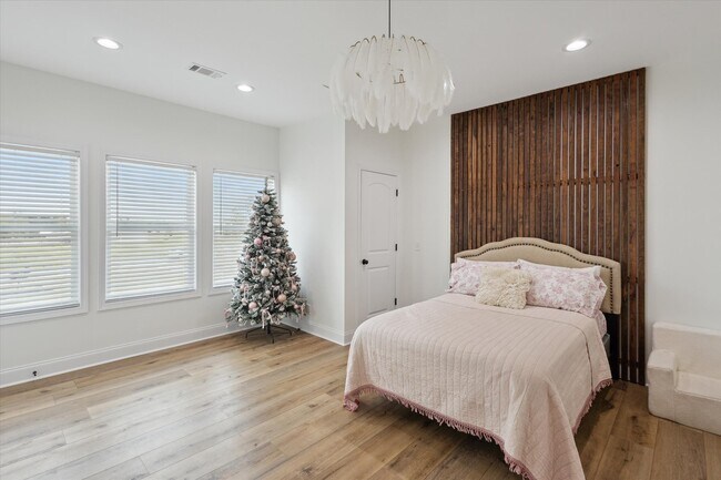 Building Photo - 1513 Paris Ave