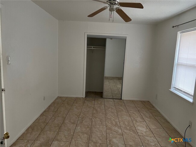 Building Photo - 518 Wolf St