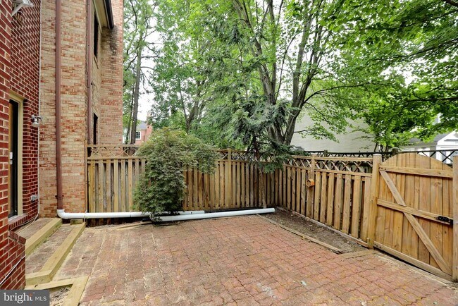 Building Photo - 5440 Barrister Pl