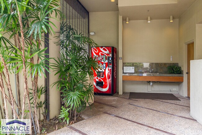 Building Photo - 60 N Beretania St