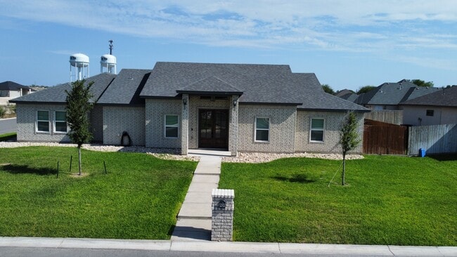 Primary Photo - 400 Pitaya Ln