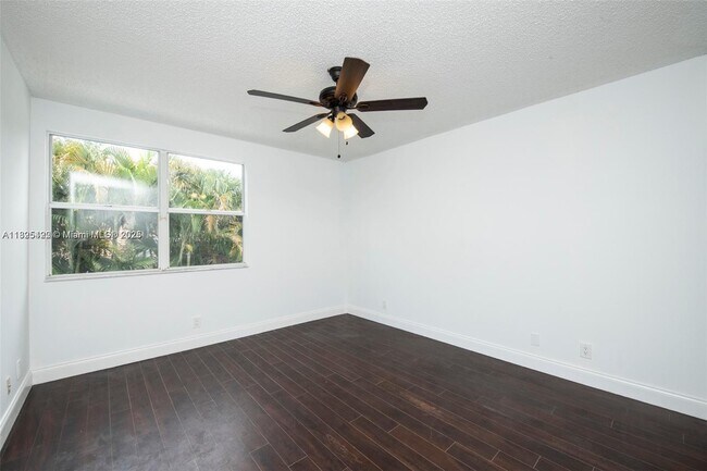 Building Photo - 1127 SW 104th Way