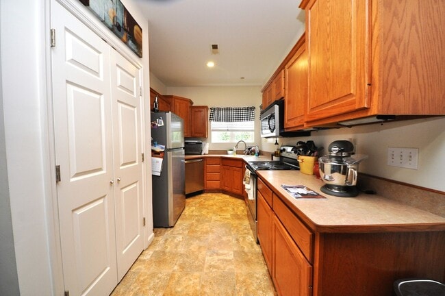 Building Photo - 445 Woolf Rd