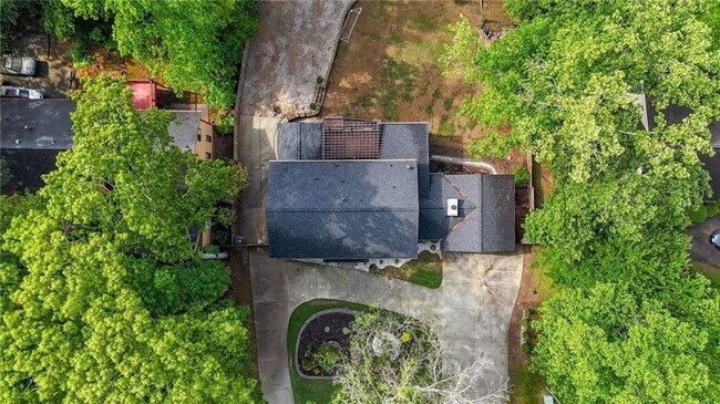 Building Photo - 3270 Brookview Dr