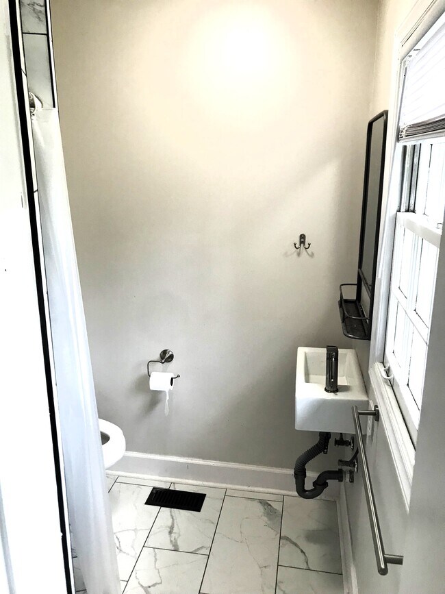 Master Bathroom - 109 S Crestwood Dr