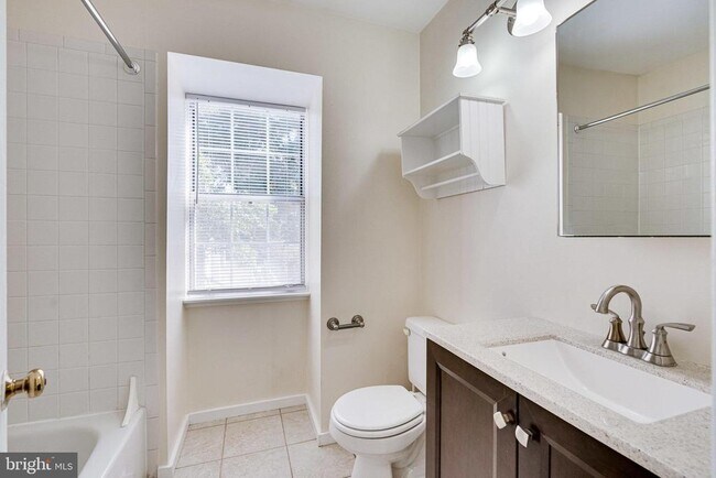 Building Photo - 2374 Hunters Square Ct