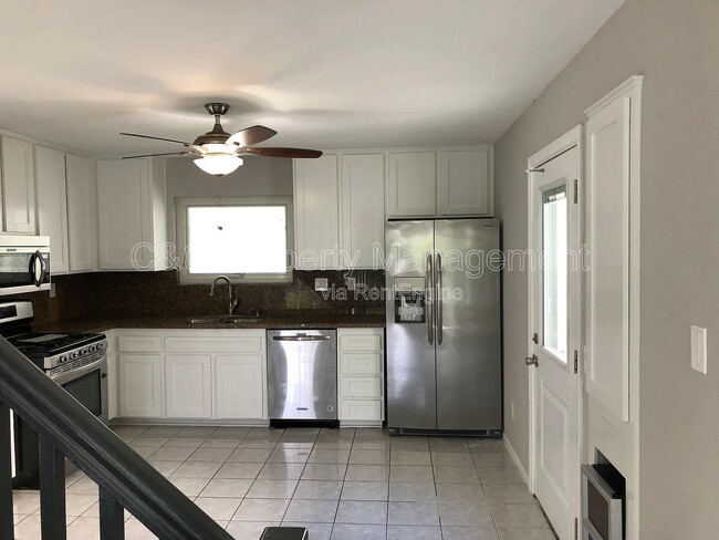 Building Photo - 1862 Hanford Dr