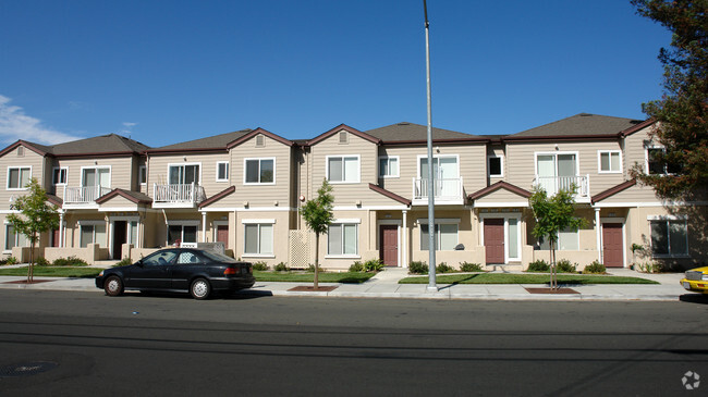 Building Photo - Marketplace Apartments