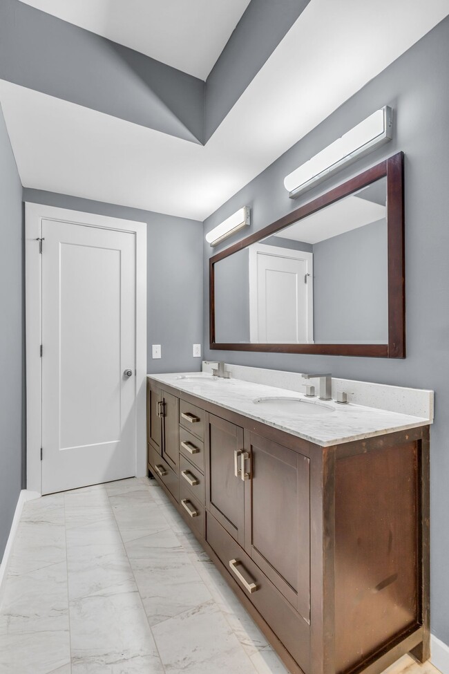 Building Photo - 418 37th Ave N