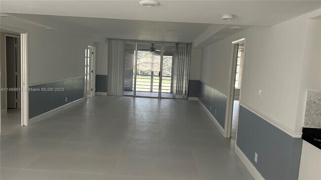 Building Photo - 800 E Cypress Ln