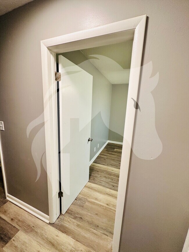 Building Photo - 2718 W Elm Ave