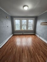 Building Photo - 32 Leo Pl