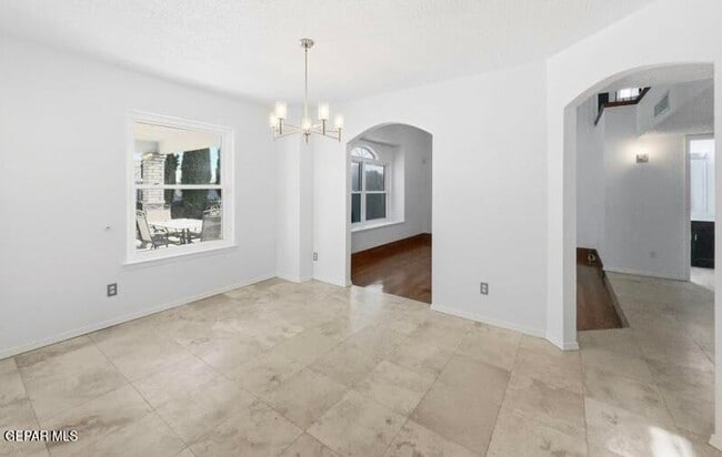 Building Photo - 10916 Loma De Luz Pl