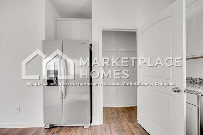 Building Photo - 5030 Pike Lp