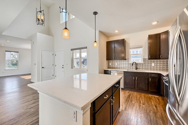 Building Photo - 3 Bedroom Townhome in Englewood