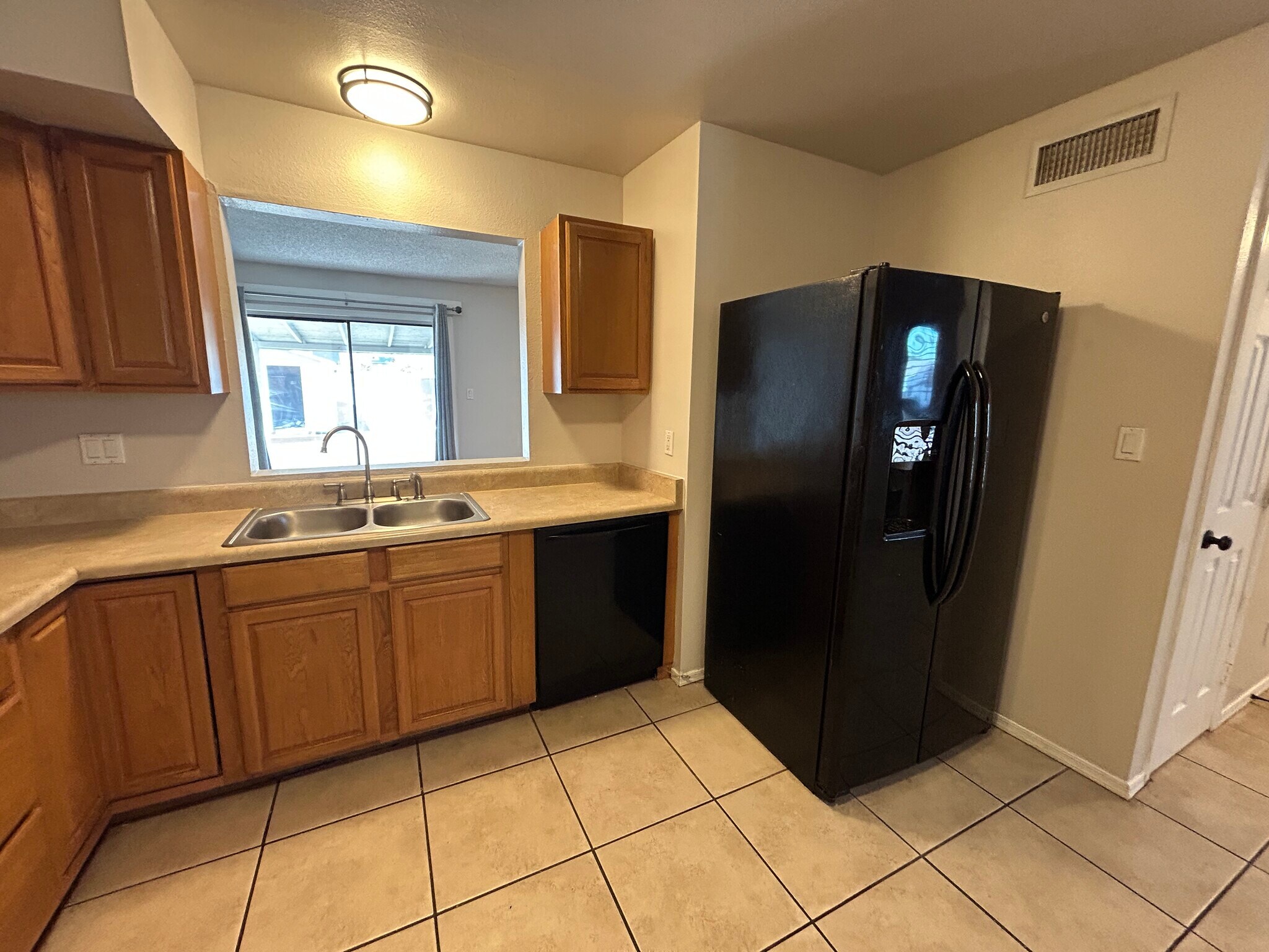 Building Photo - 6150 W Mauna Loa Ln