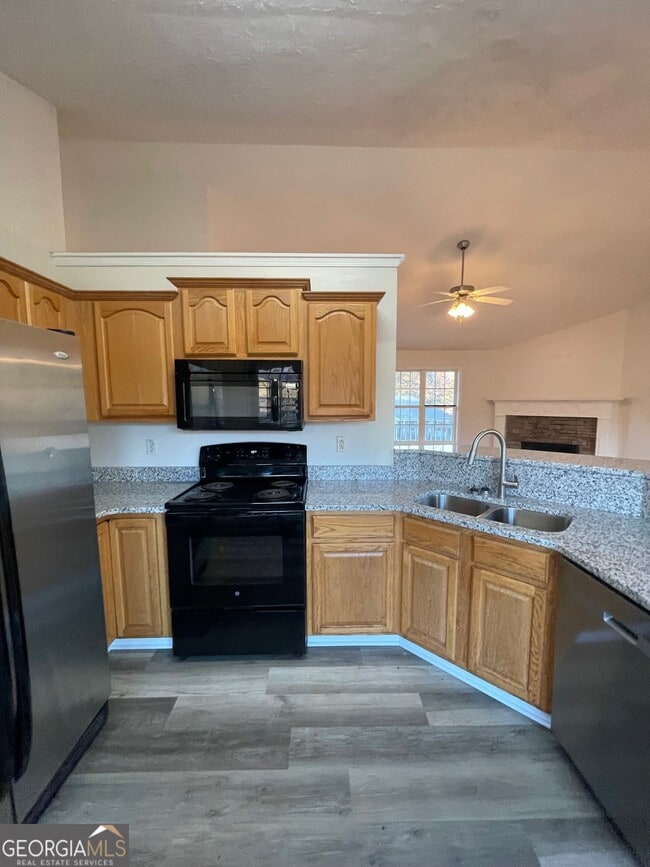 Building Photo - 721 Meadow Spring Dr