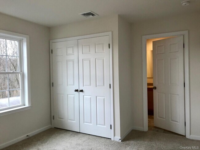 Building Photo - 1004 N Division St