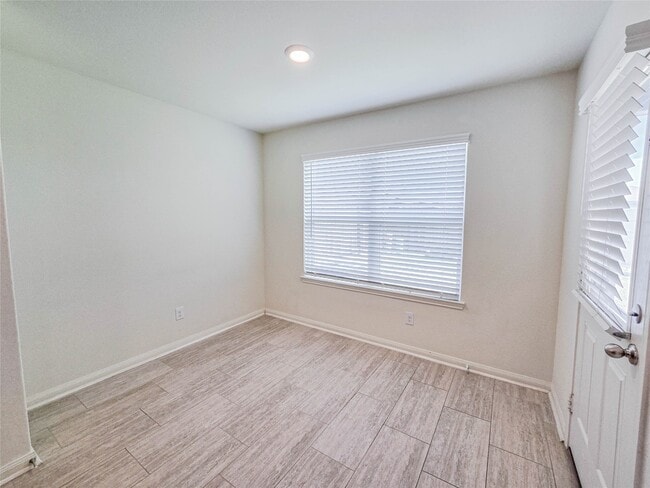 Building Photo - 332 Lone Mountain Dr